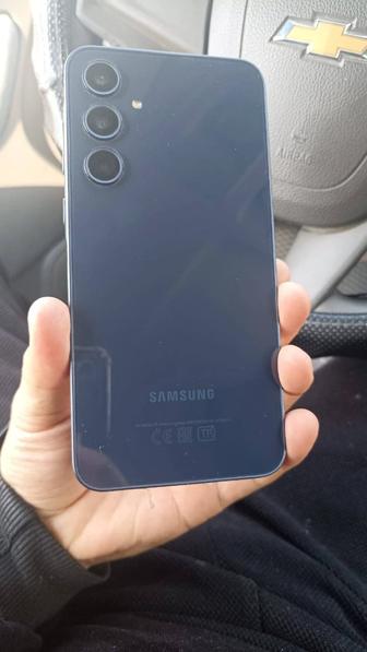 Продам Samsung A35 В хорошем состоянии
