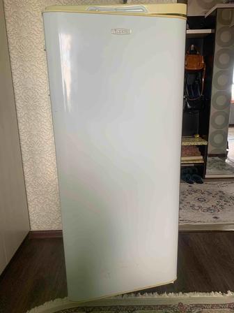Продам морозильную камеру