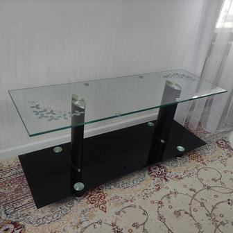 Стеклянный стол