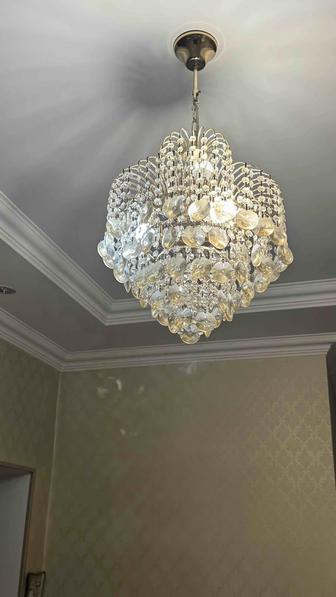 Продам люстру