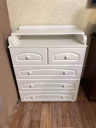 Продам детский комод с пеленальным столиком.