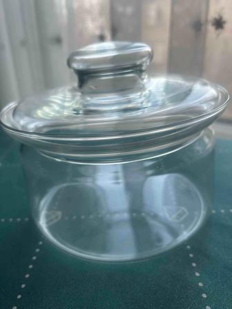 Чайник и стеклянные кастрюли