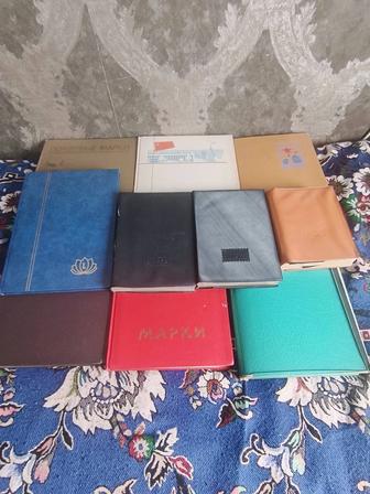 Продам одним лотом 10 альбомов с советским марками более 3000 марок