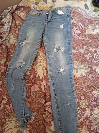 Джинсы.