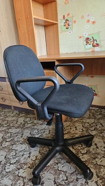 Продам Кресло на колесиках