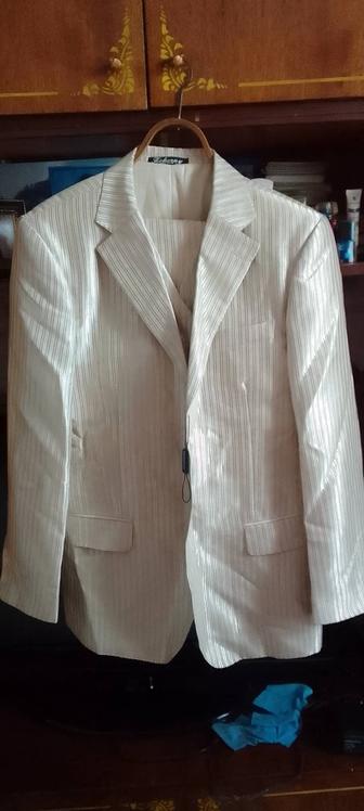 Мужской костюм (тройка)