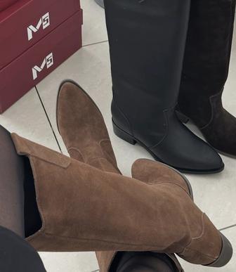 Продаются женские сапоги. Казаки