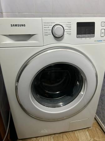 Почти новая Стиральная машина
