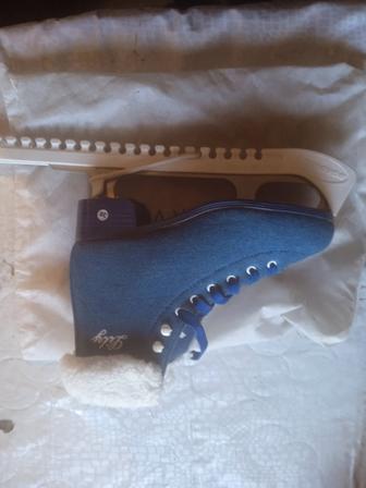 Продам коньки женские