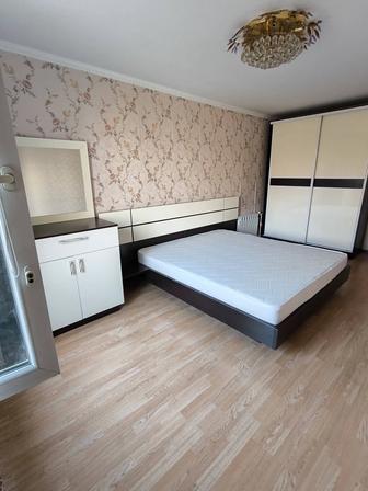 Спальный гарнитур с новым матрасом в подарок