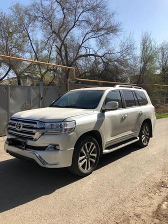 Аренда авто / Прокат Toyota Land Cruiser 200 с водителем