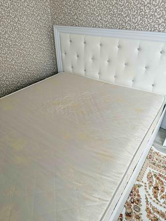Продам кровать с матрасом