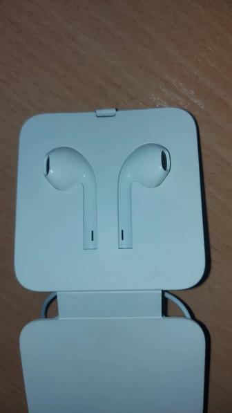 наушники на iPhone