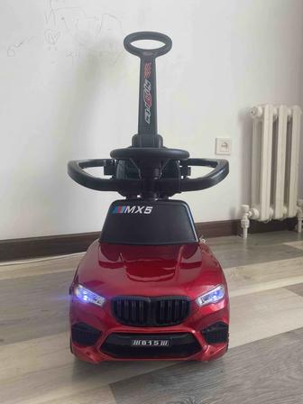 Детская машинка толокар BMW