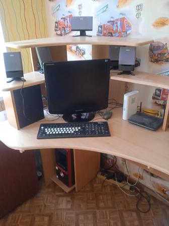 Продам компьютерный стол