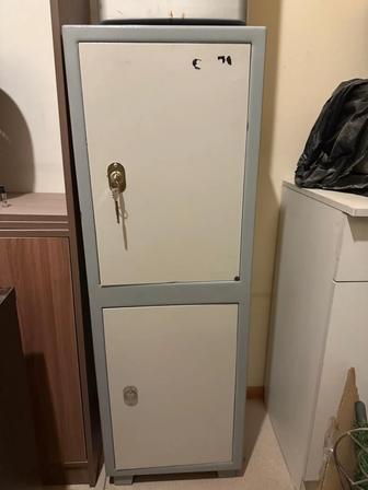 Сейф металлический 2 ячеечный , с ключами идут