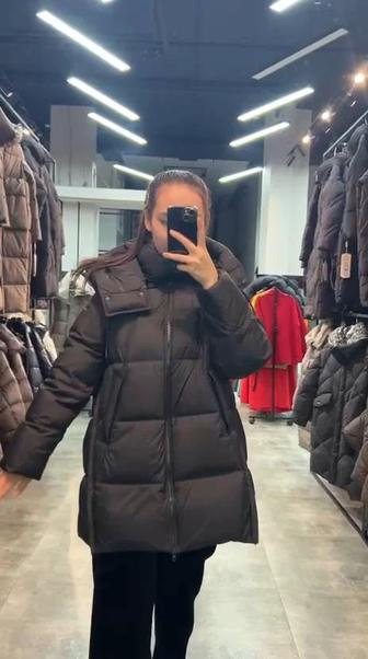 Пуховик в черном цвете