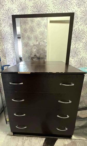 Комод с зеркалом