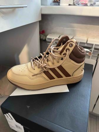 Кроссовки Адидас