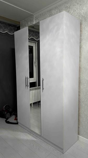 Шкаф белый 220х135