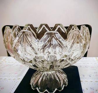 Хрустальные фруктовницы, ваза и конфетница