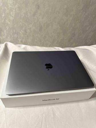 Продам MacBook Air 13 with Apple M1