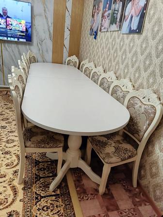 Гостинный стол сос стульями 14 шт