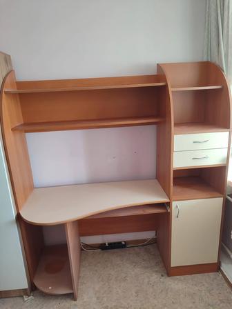 Продам компьютерный стол
