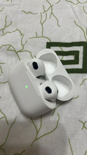 Продам наушники apple airpods 3