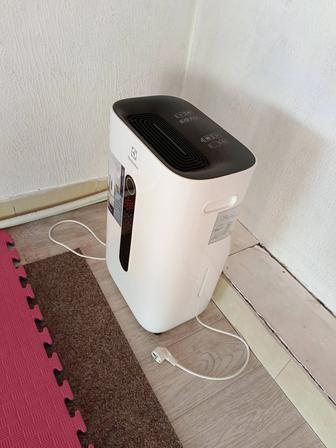 Осушитель и очиститель воздуха новый