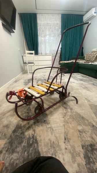 Продам санки на колесиках