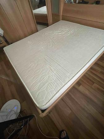Кровать с матрасом Queen size