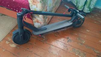 В продаже электросамокат Xiaomi MiJia Smart Electric Scooter Pro 2 черный.