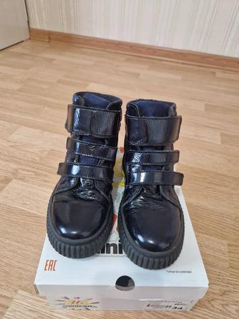 Продам ботинки