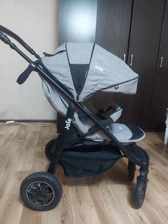 Детская коляска и люлька фирмы Joie