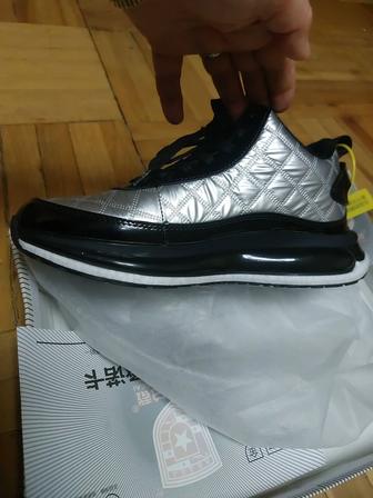 Продам кроссовки