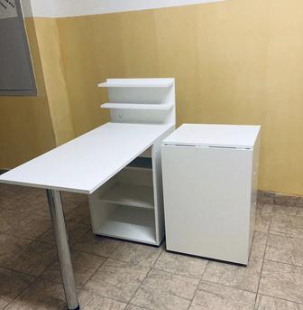 Маникюрный стол