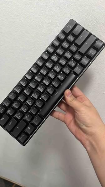 Продам механическую клавиатуру с RGB подсветкой