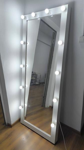 Продам зеркало с подсветкой