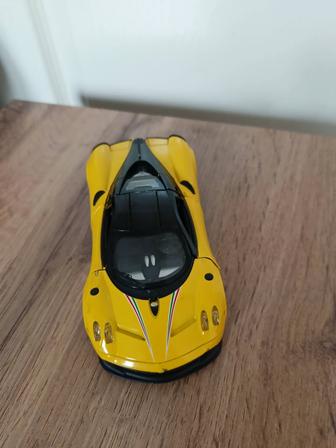 Спортивный автомобиль ( игрушка)