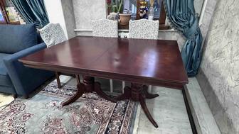 Стол для гостиной или столовой