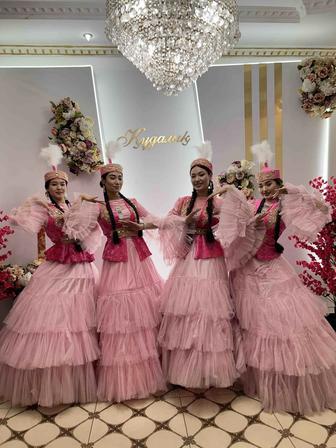 Танцевальное костюмы