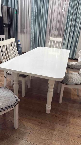 Стол и стулья