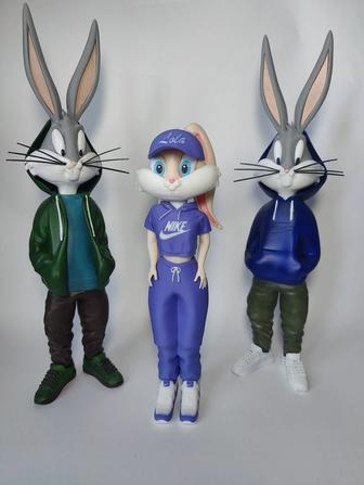 Фигурки Bugs Bunny и Lola Bunny