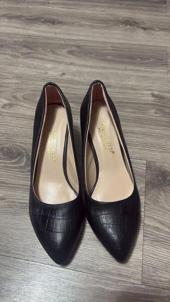 Продаю туфли черные(офисный)