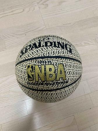 Баскетбольный мяч Spalding NBA Indoor/Outdoor (Gold Edition)