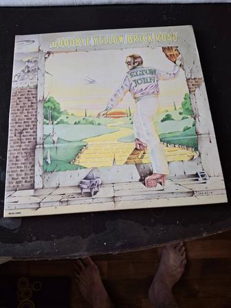 Продам виниловую пластинку elton john 1973 состояние идеальное как новый