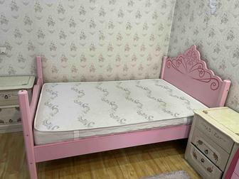 Кровать детская и шкаф