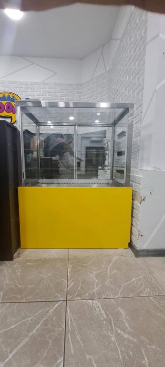 Продам витриный холодильник