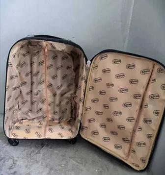 ПРОДАМ ДЁШЕВО чемодан, СРЕДНИЙ, (24х32х54см), ручная кладь, крепкий, ЕС, бу